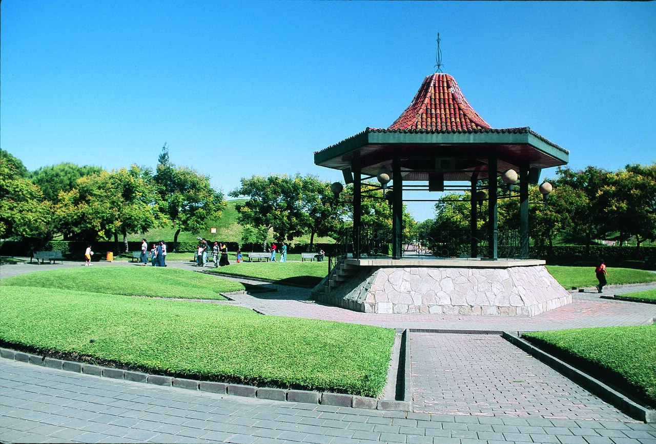 Kiosco y jardines del parque Xochipilli en Monclova